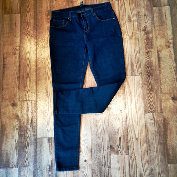 Jeans - Picture 2 of 3